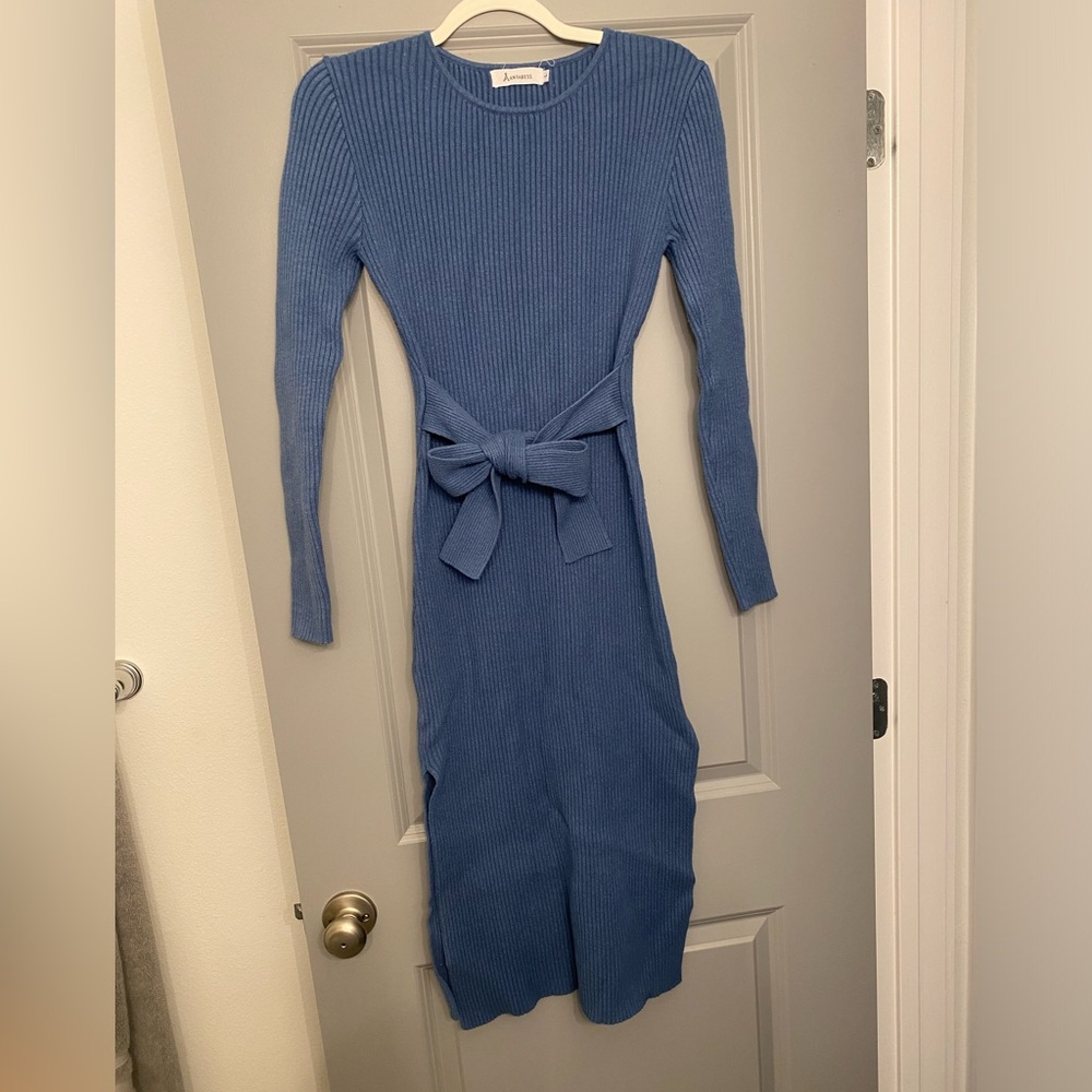 Midi knit tie dress blue size large